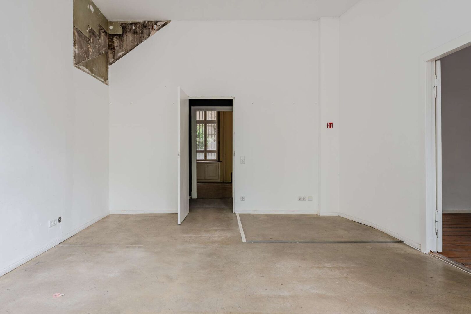 Zimmer 1 Durchgang Küche